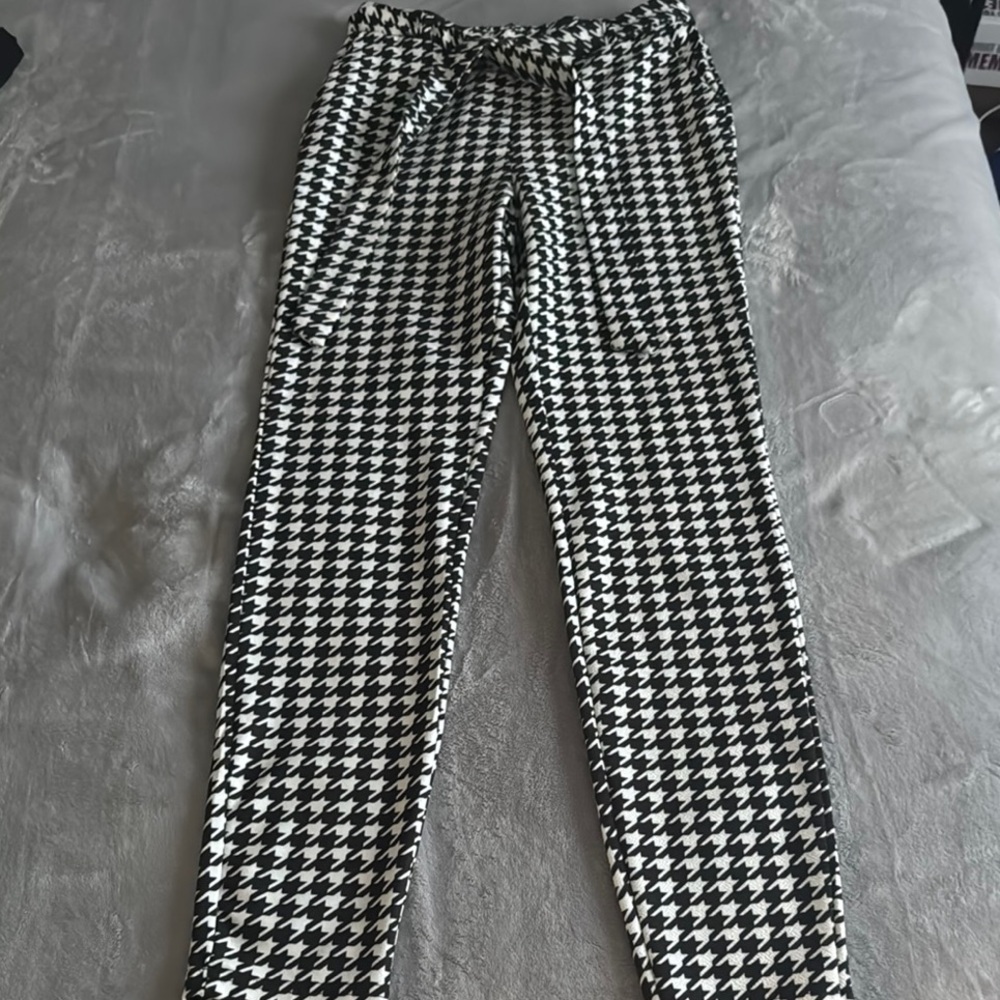 LIKE NEW!!! SHEIN Black and White Skinny Houndstooth Pants